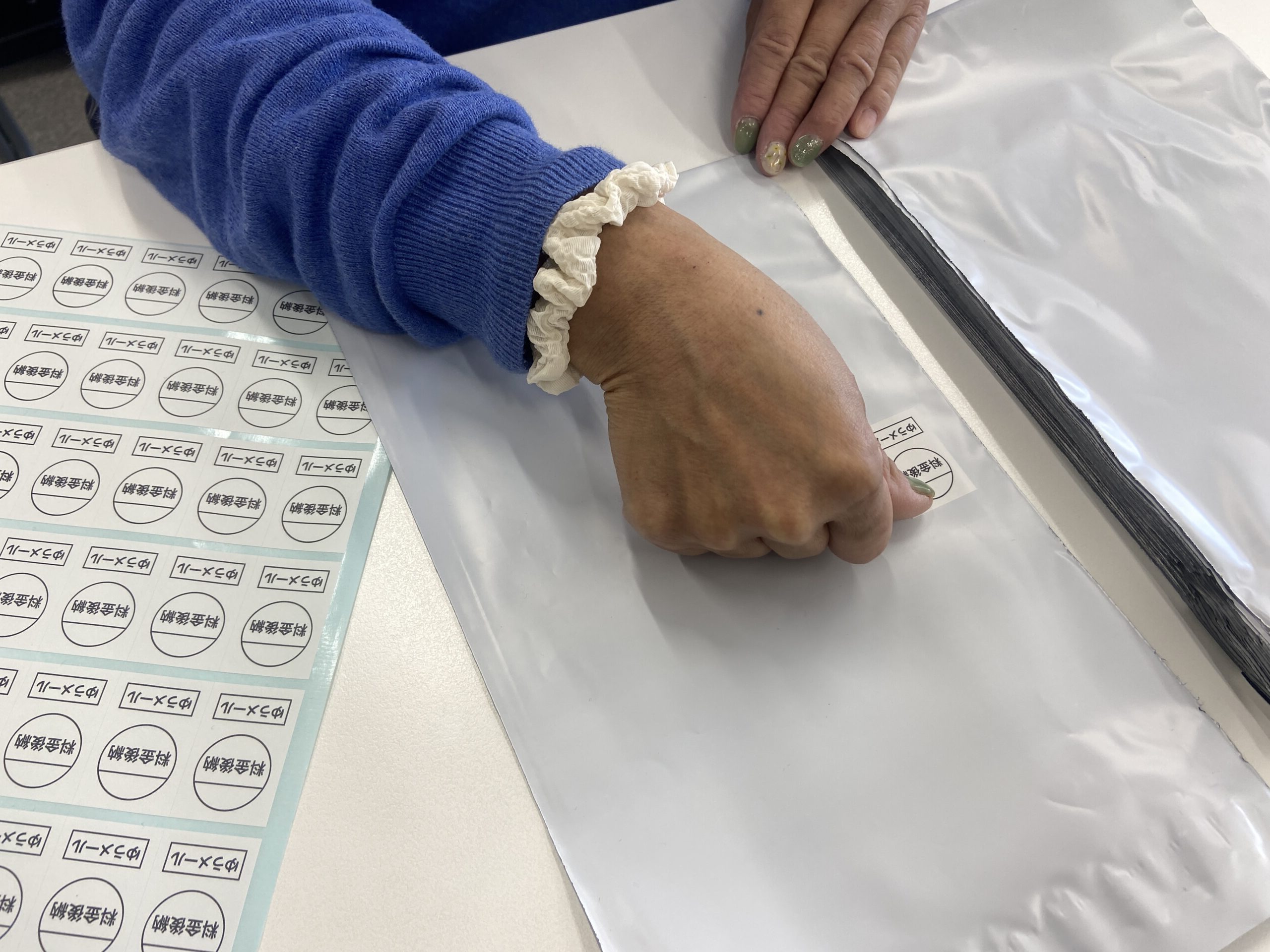 野菜等の袋詰め作業